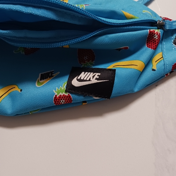 Nike - Picture 2 of 5